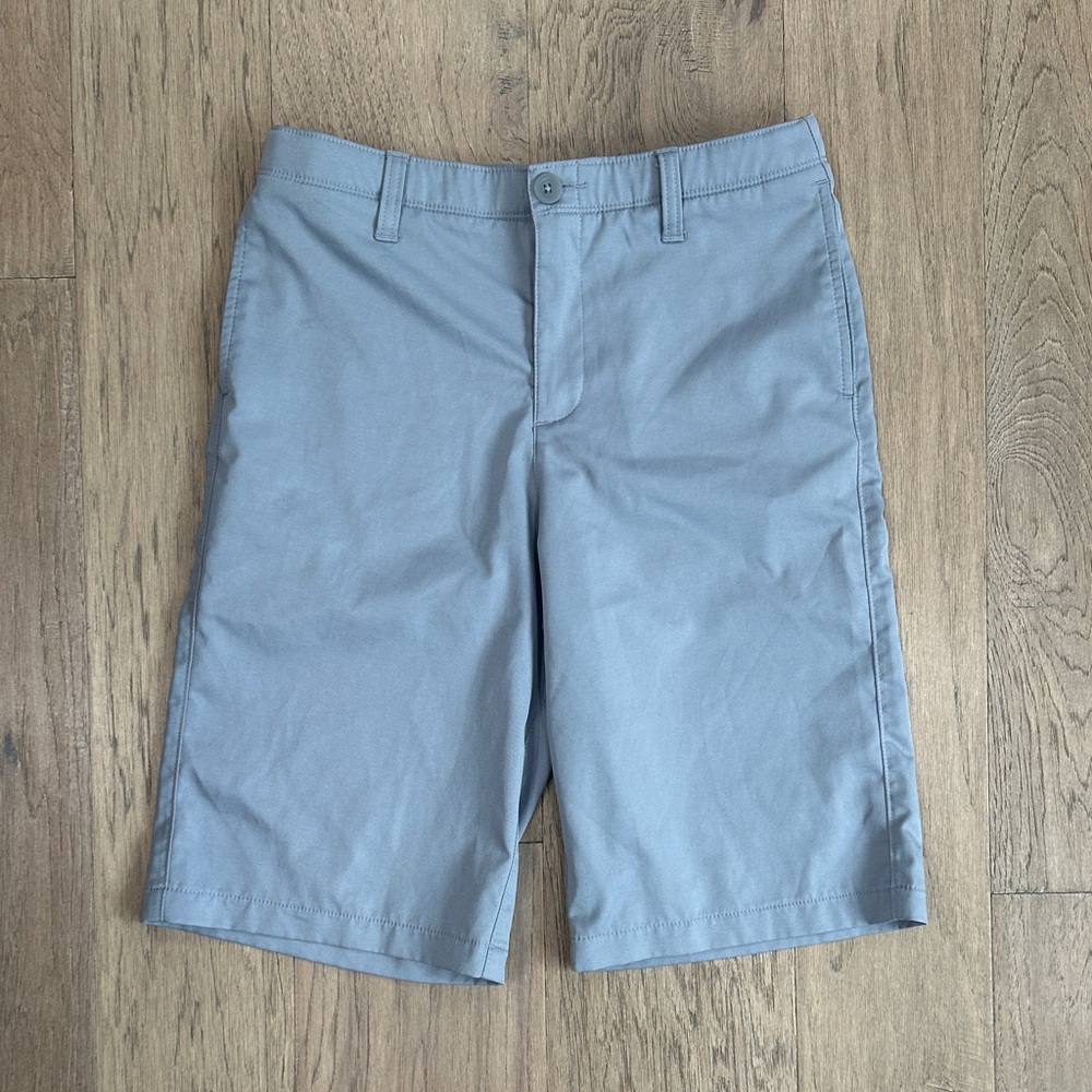 Under Armour Light Gray Flat Front Shorts Size 16